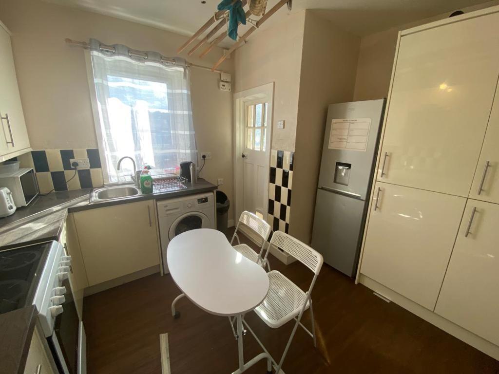 Lovely Private Room In Sandilands Dr Ab24 Aberdeen Exteriör bild